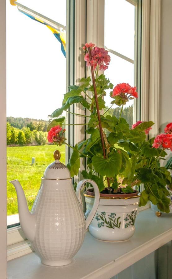 Tavlebords Honungsgard Guest House Tegneby Exterior photo